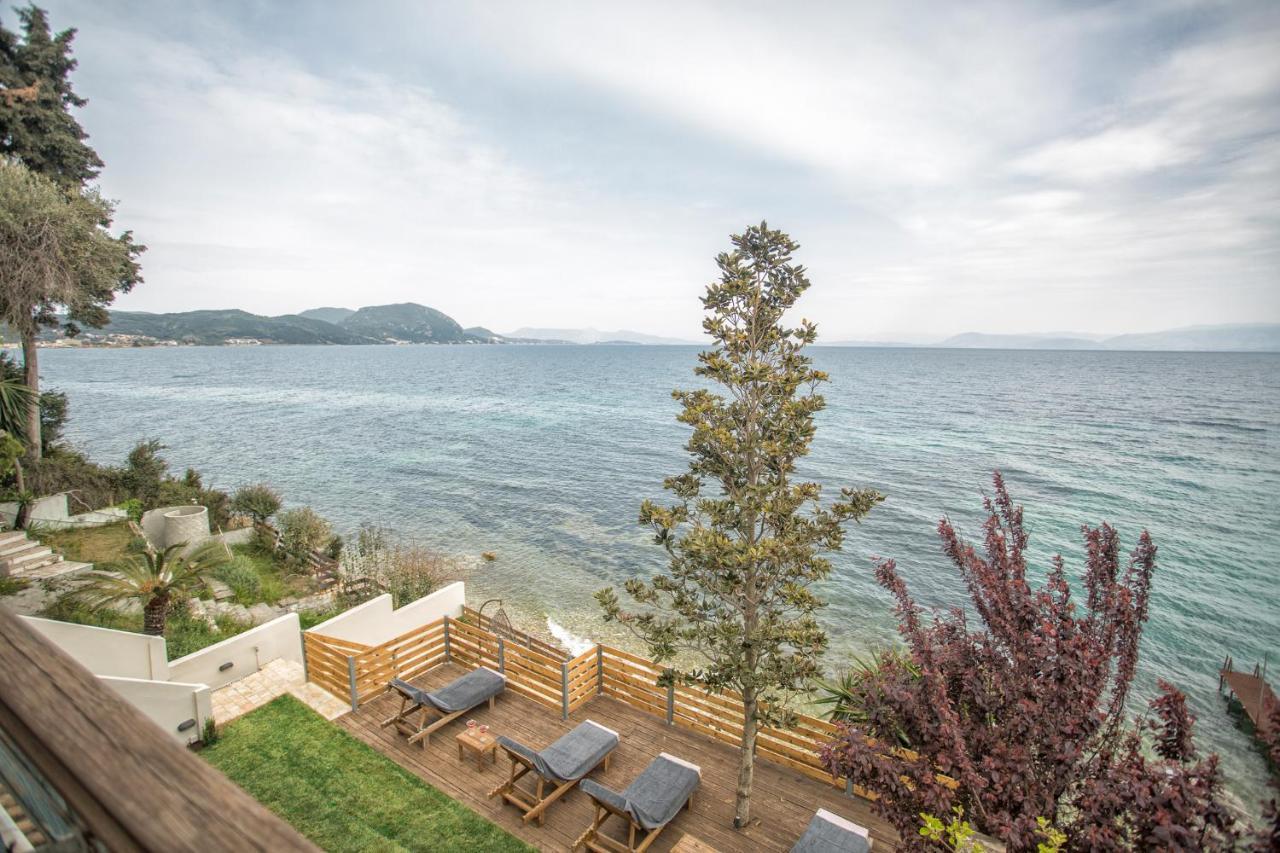 Beach Front Villa Litore Mesongí エクステリア 写真