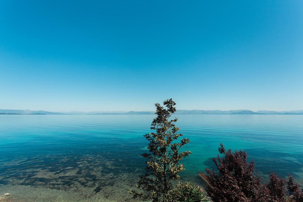 Beach Front Villa Litore Mesongí エクステリア 写真