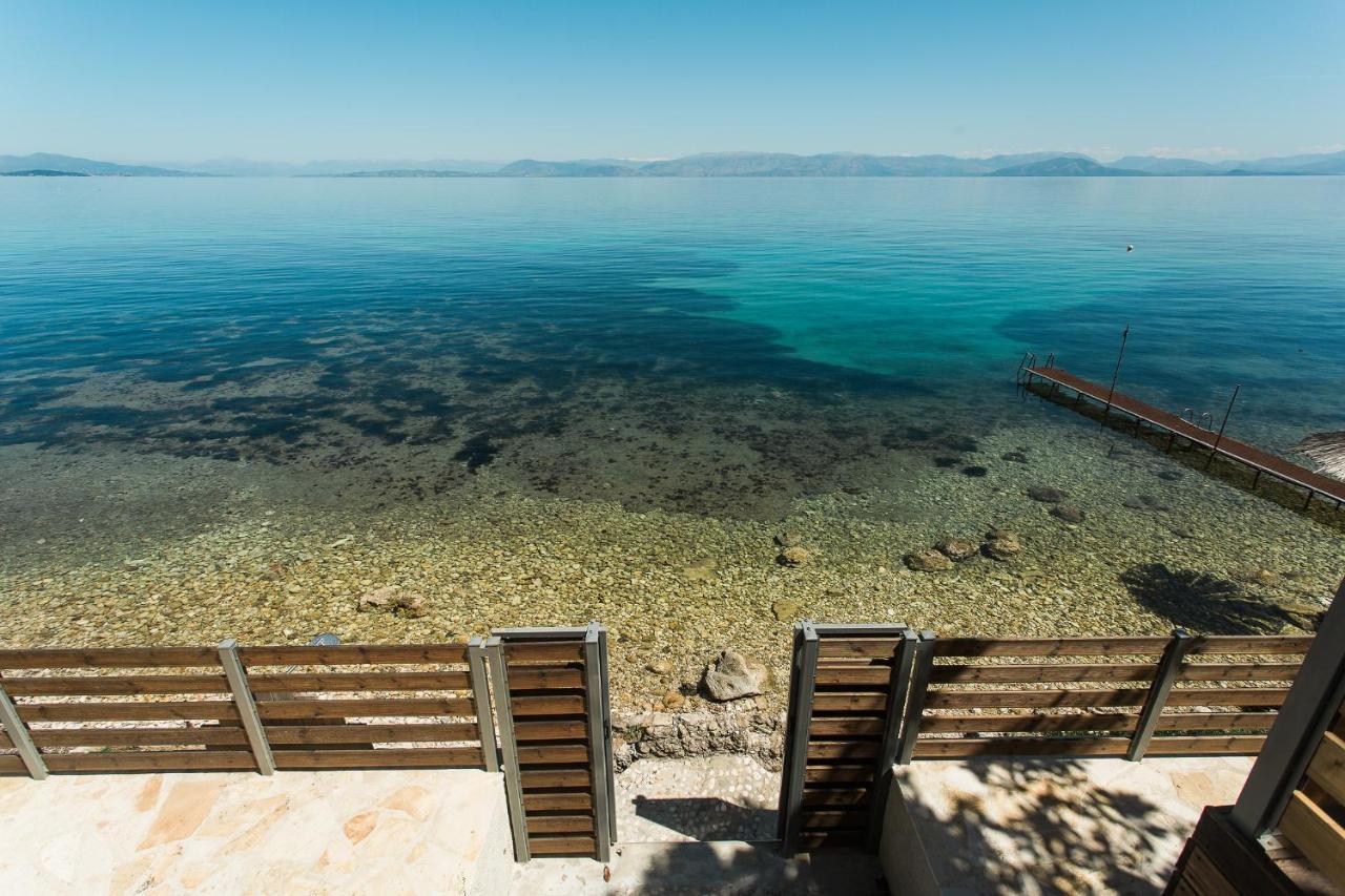 Beach Front Villa Litore Mesongí エクステリア 写真